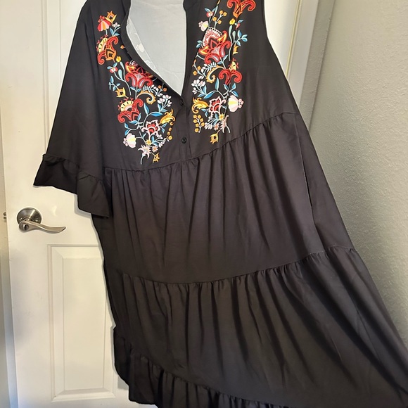 BloomChic size 22-24 Black Dress with Colorful faux Embroidery print. - Picture 3 of 7